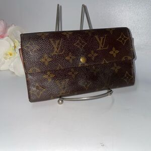 Authentic Louis Vuitton Monogram Sarah Wallet